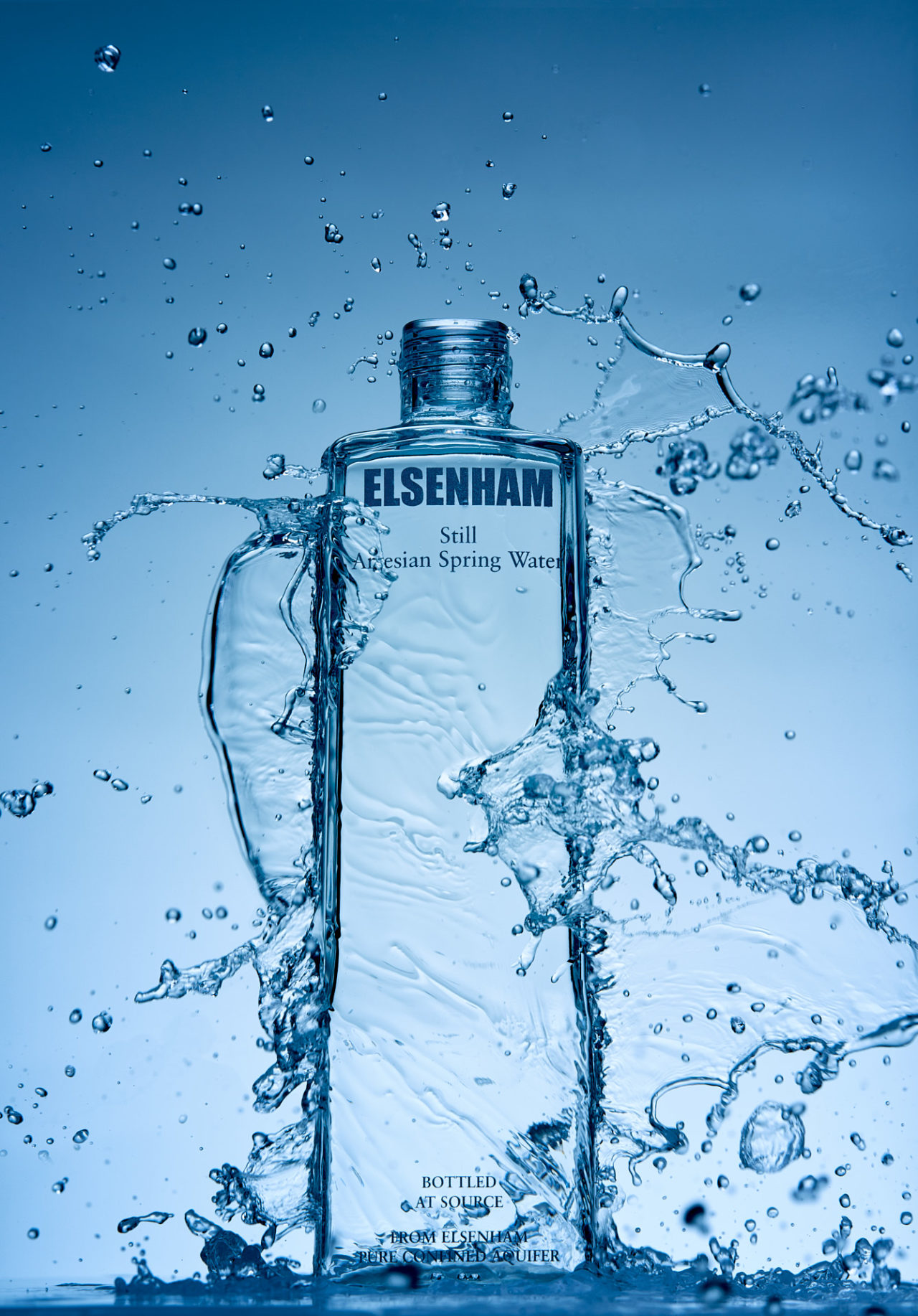 Photo de liquide eau minérale Elsenham en studio